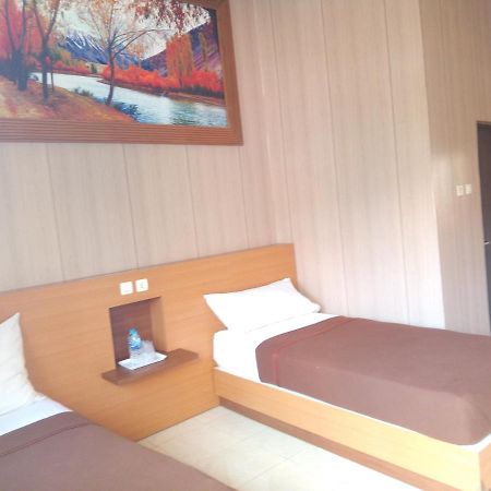 Hotel Kencana Rembang Zimmer foto